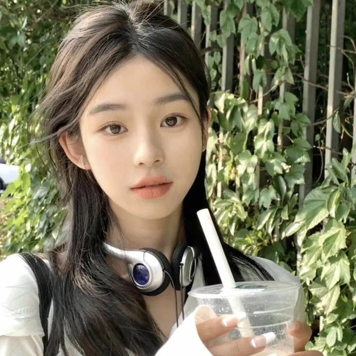 公园里的女孩